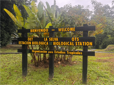 A sign in Spanish welcoming people to the La Selva Biological Station in Costa Rica.